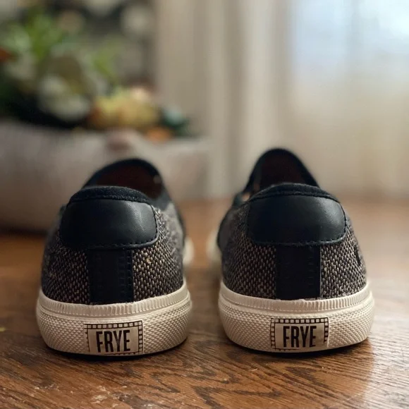 Frye Gia Ship- on woman shoes size 7M - Picture 2 of 10